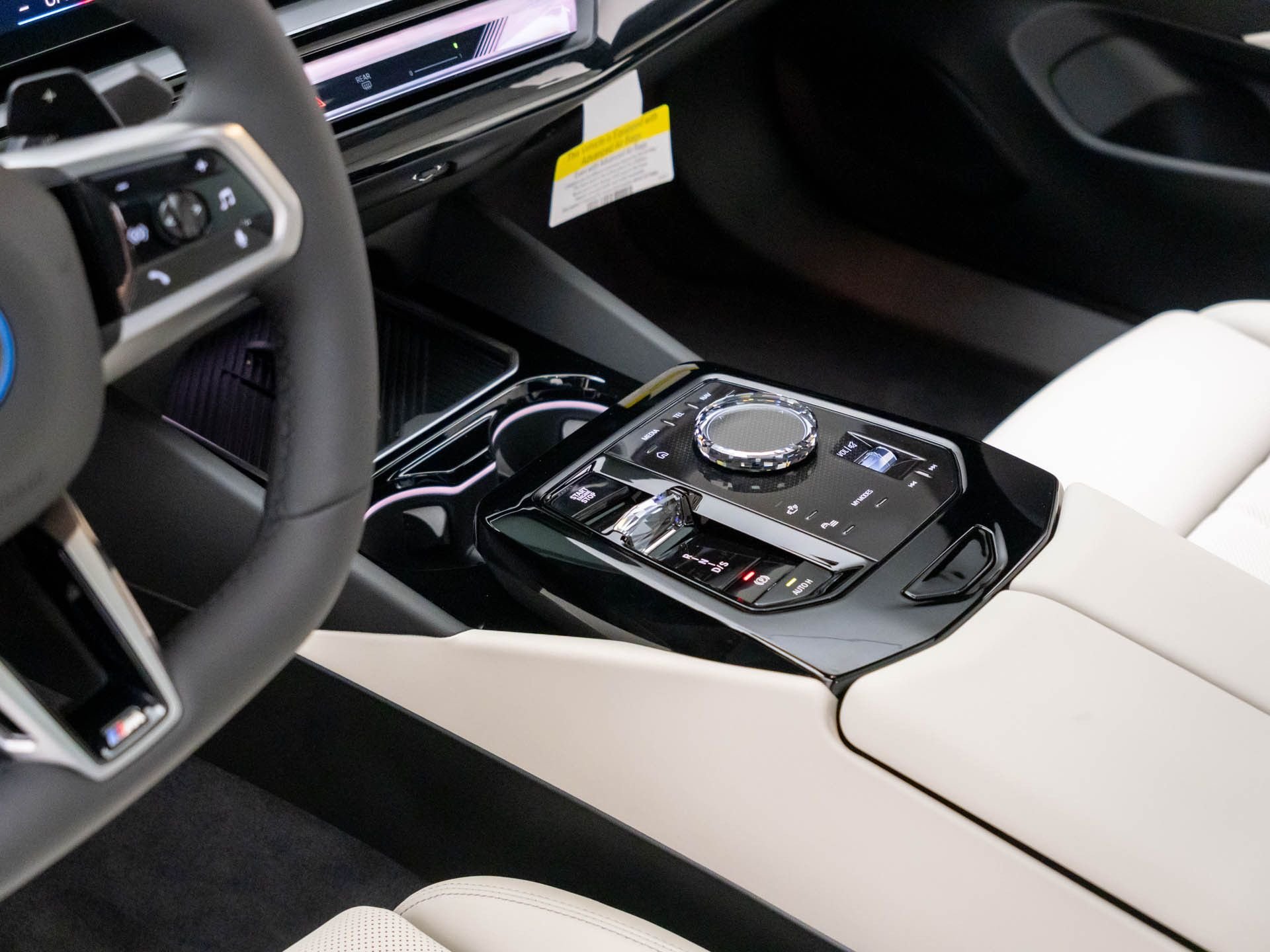 New 2027 Carbon Black Metallic BMW 550e xDrive image 12
