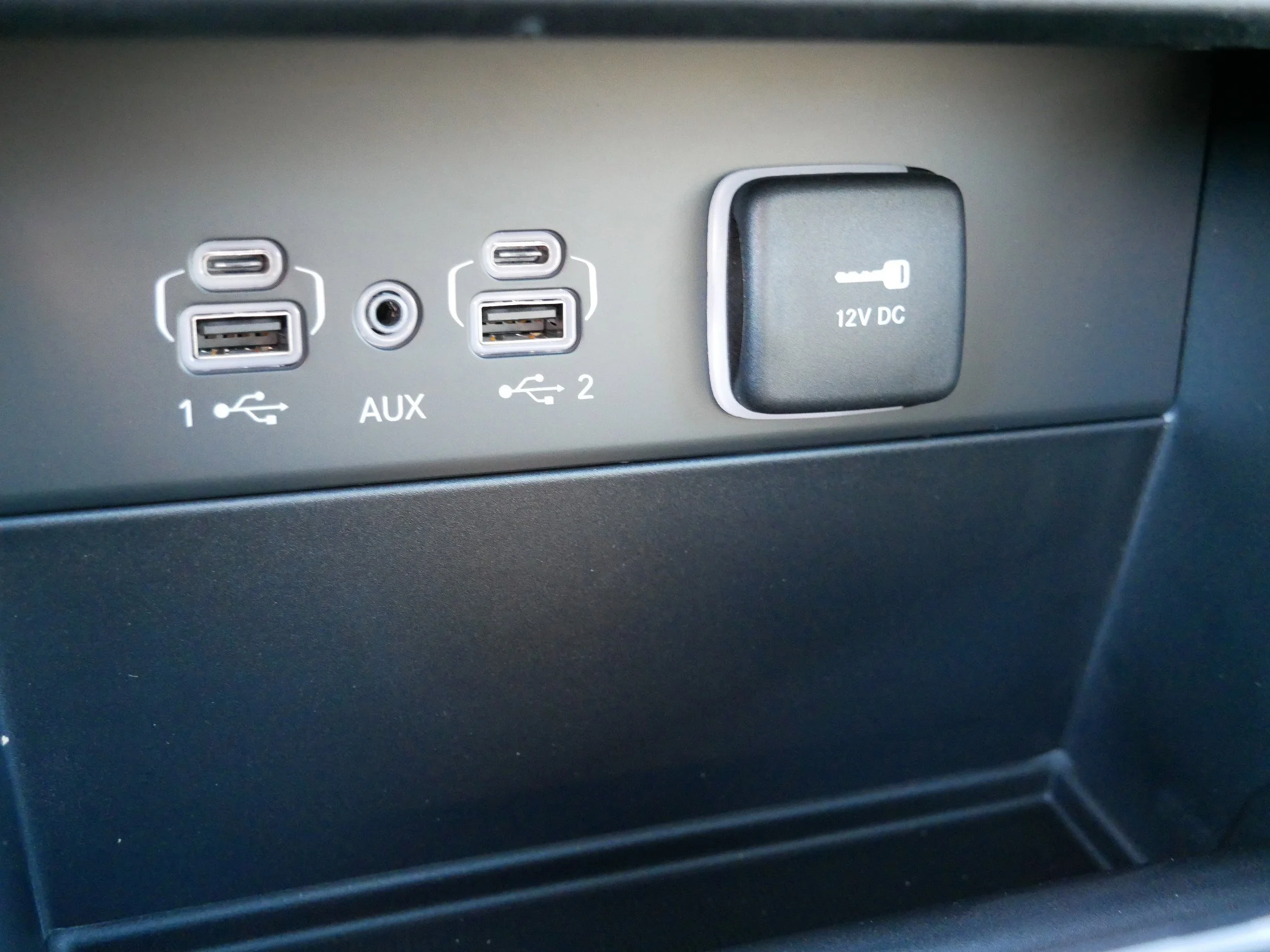 New 2026 Silver Zynith Exterior Paint Jeep Limited image 16