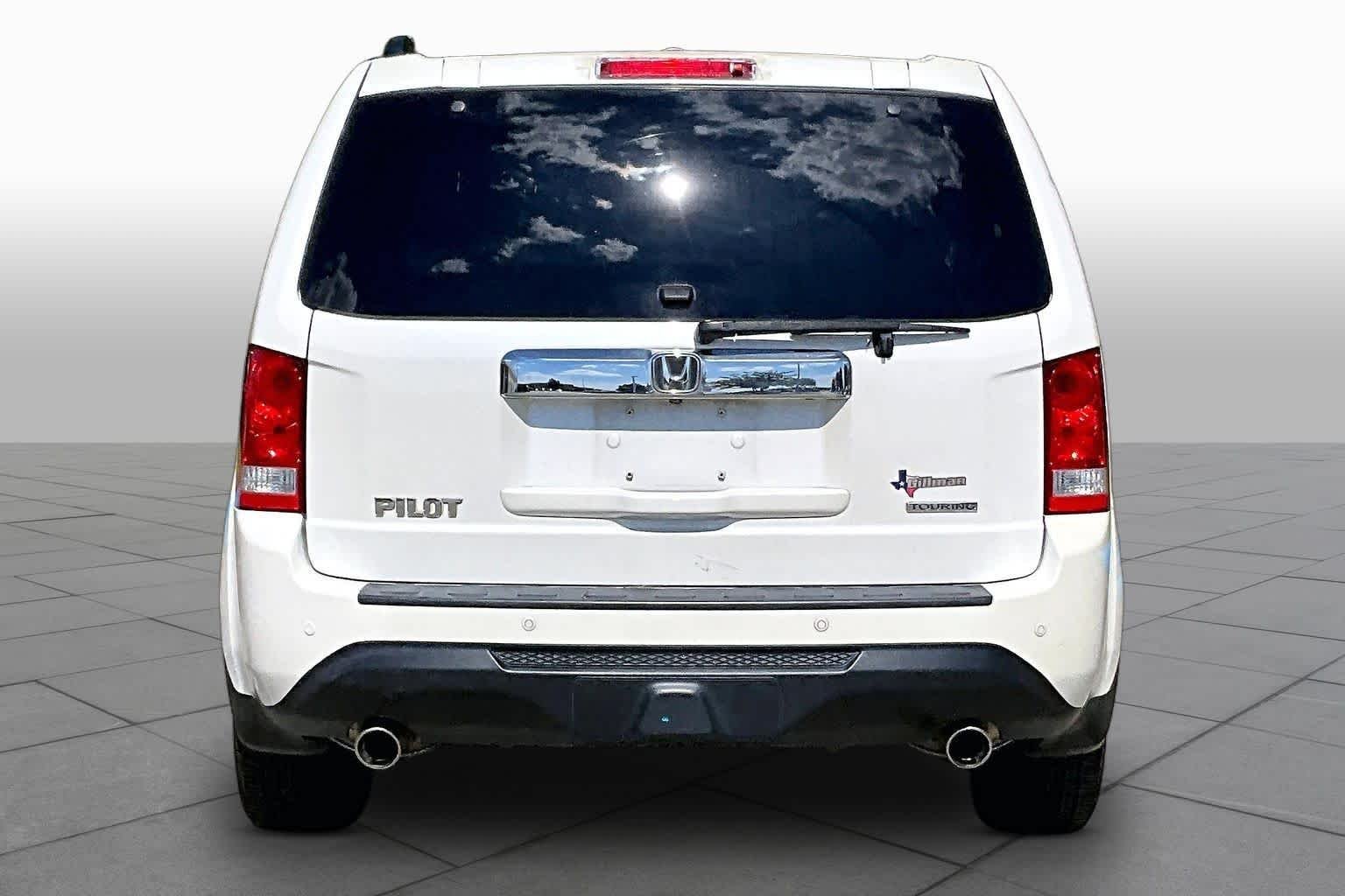 Used 2012 White Diamond Pearl Honda Touring image 5