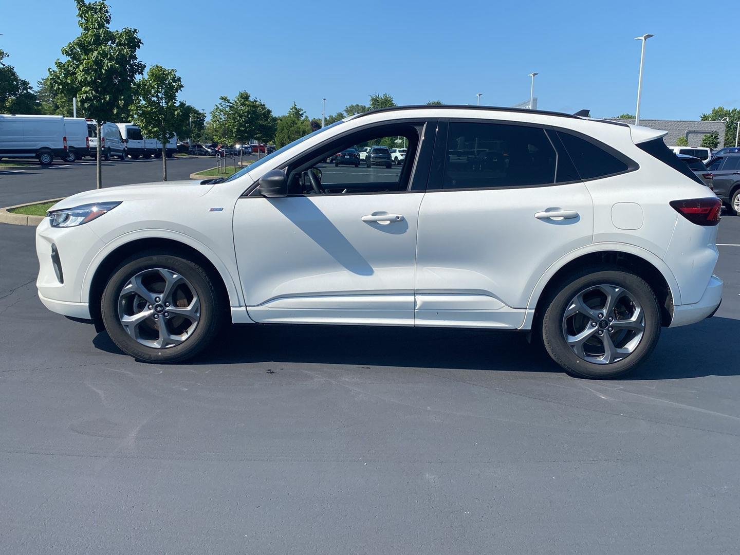 Used 2023 Star White Metallic Tri-Coat Ford ST-Line image 7