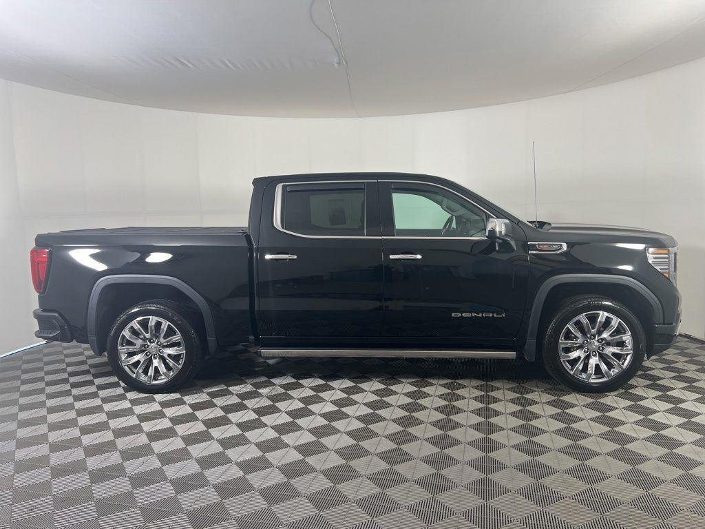 Used 2025 Onyx Black GMC Denali image 26