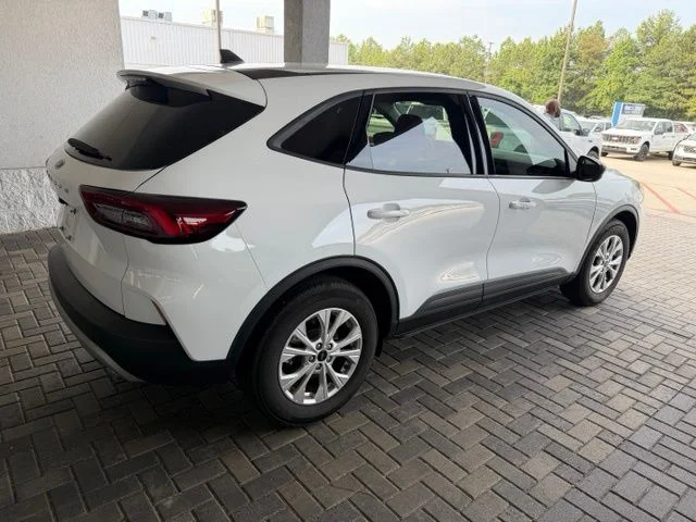 Used 2025 Oxford White Ford Active image 4
