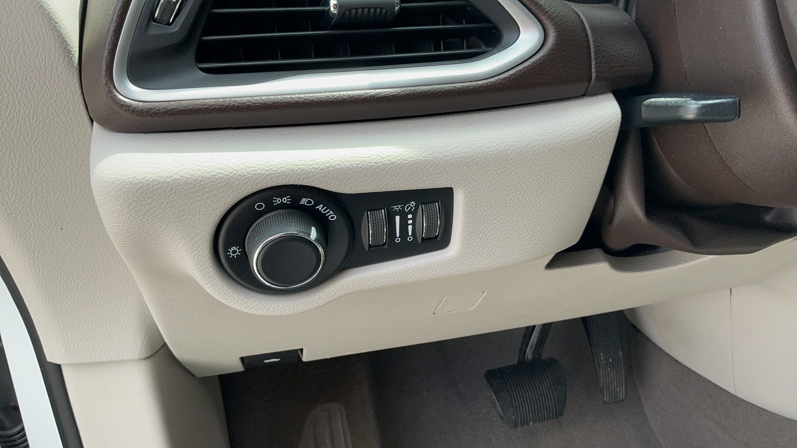 Used 2019 White Chrysler LX image 24