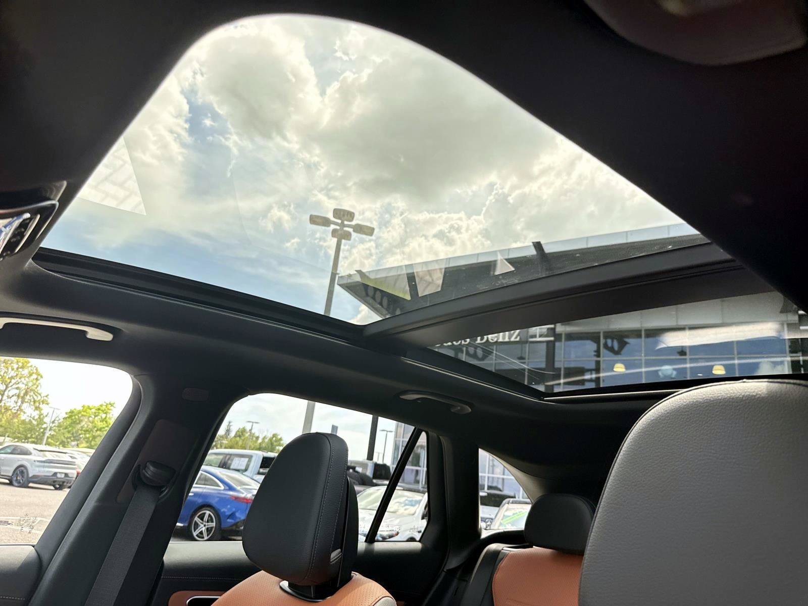 New 2026 Polar White Mercedes-Benz 300 SUV image 23