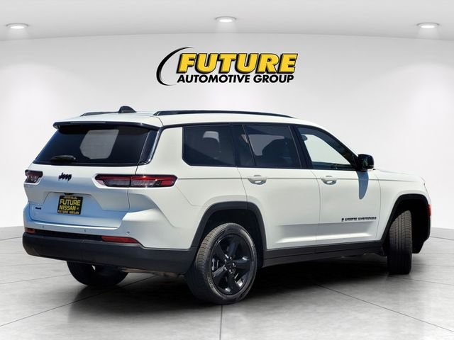 Used 2023 White Jeep Altitude image 4