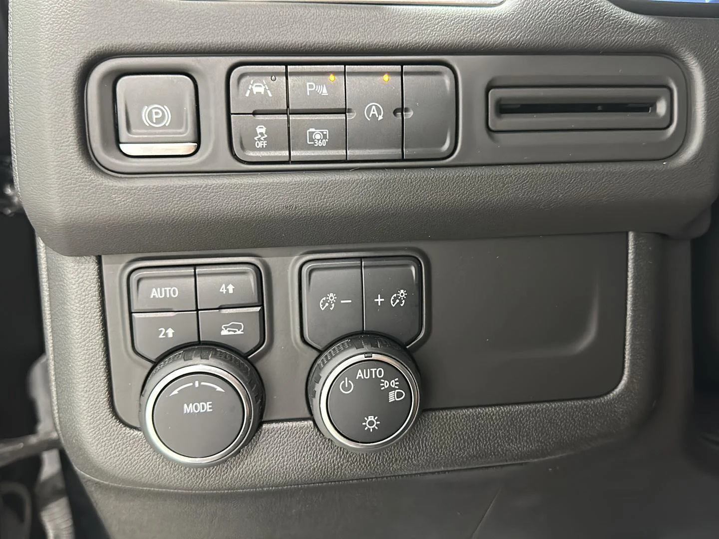 Used 2023 BLACK Chevrolet LT image 17
