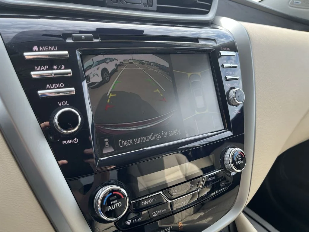 Used 2023 Red Nissan Platinum image 17