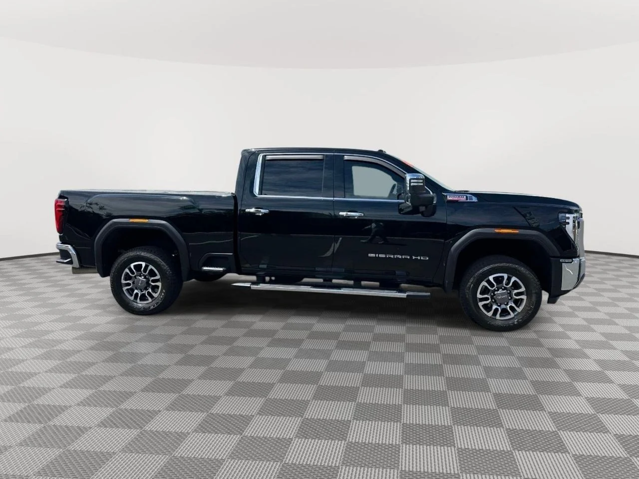 Used 2024 Onyx Black GMC 4WD Crew Cab Standard Bed SLT image 2