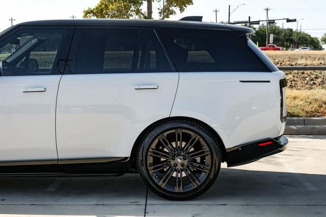 Used 2022 Fuji White Land Rover SE image 16