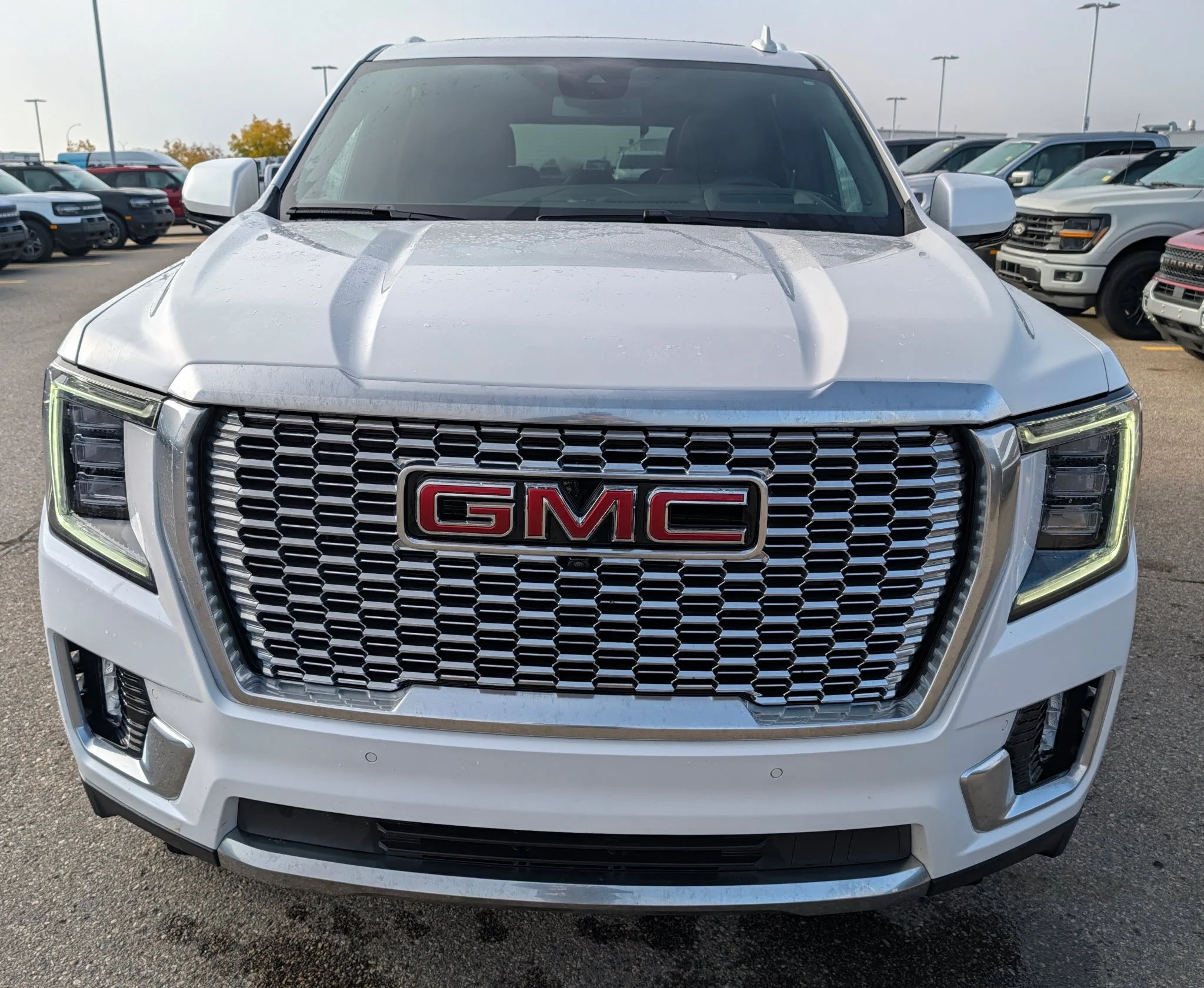 Used 2023 WHITE GMC DENALI 4WD DIESEL LOW KMS image 8