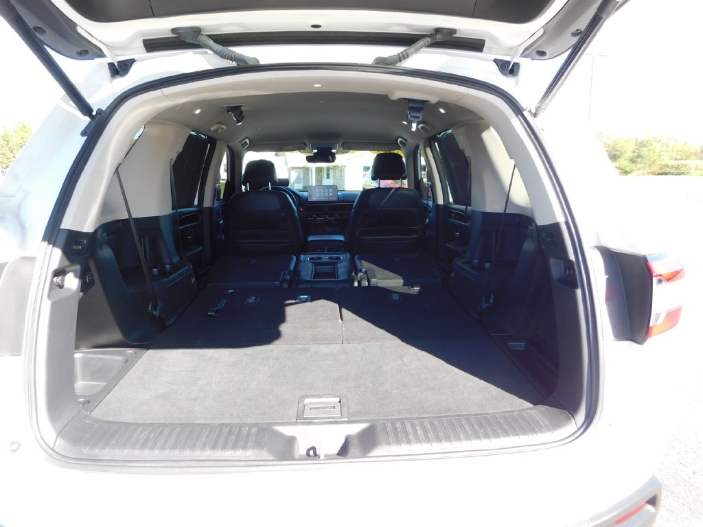 Certified Used 2025 Platinum White Pearl Honda EX-L image 30