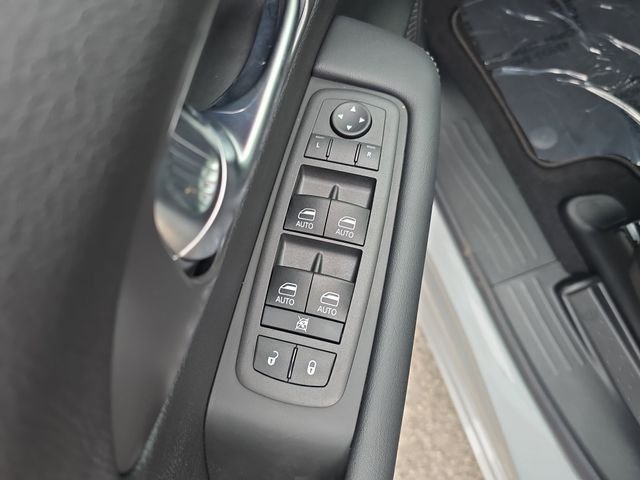 2026 Chrysler Pacifica Select - Photo 15
