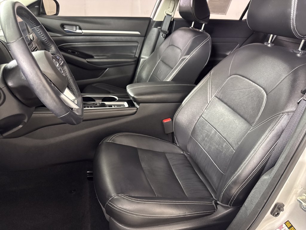 Used 2020 Silver Nissan 2.5 Platinum image 11