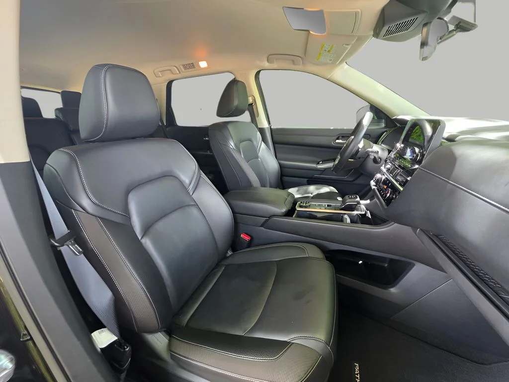 Used 2025 Super Black Nissan SL image 22