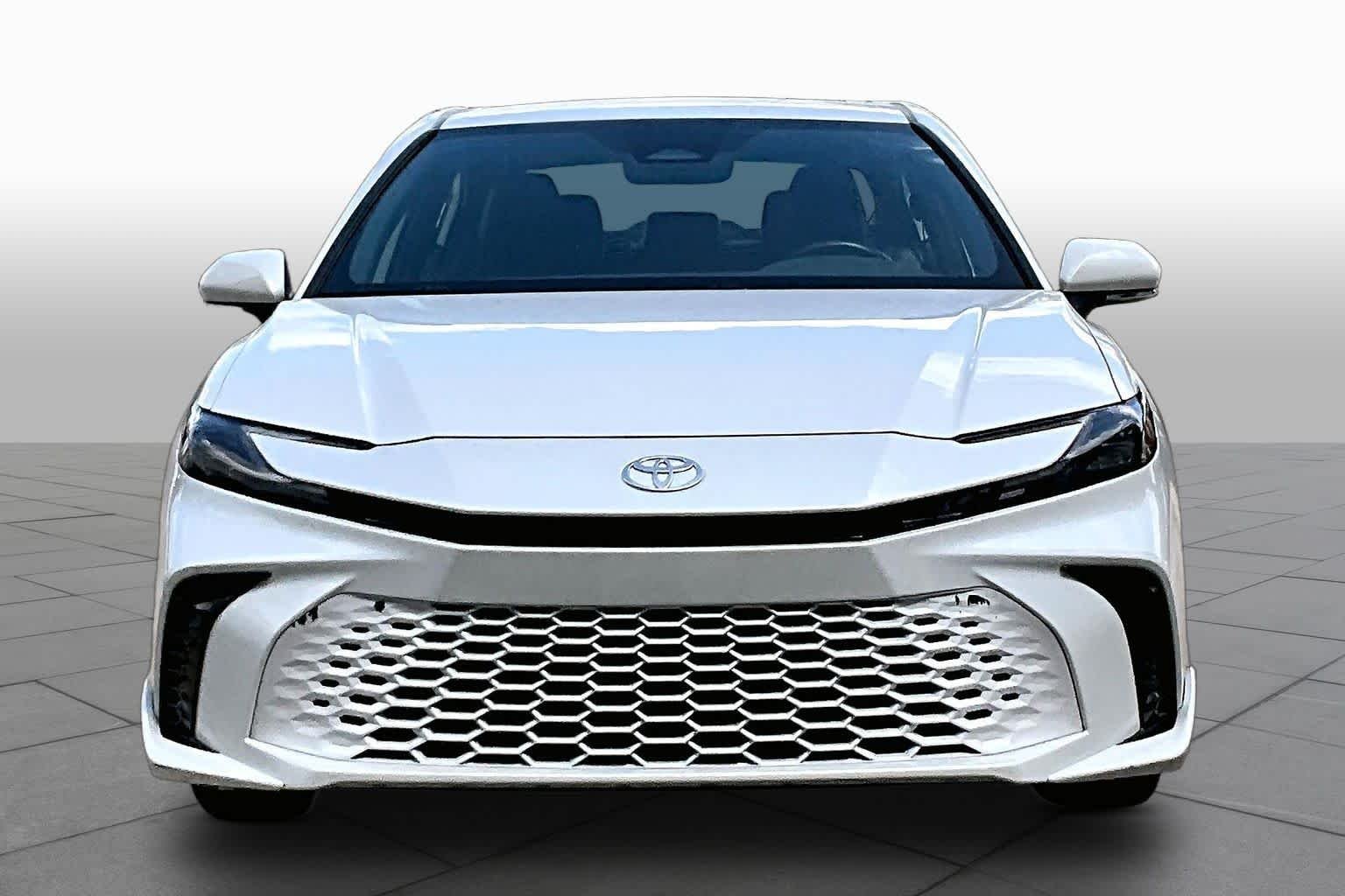 Used 2025 Wind Chill Pearl Toyota XSE image 4