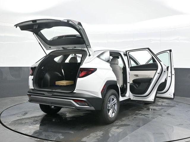 New 2026 White Hyundai SE AWD image 29