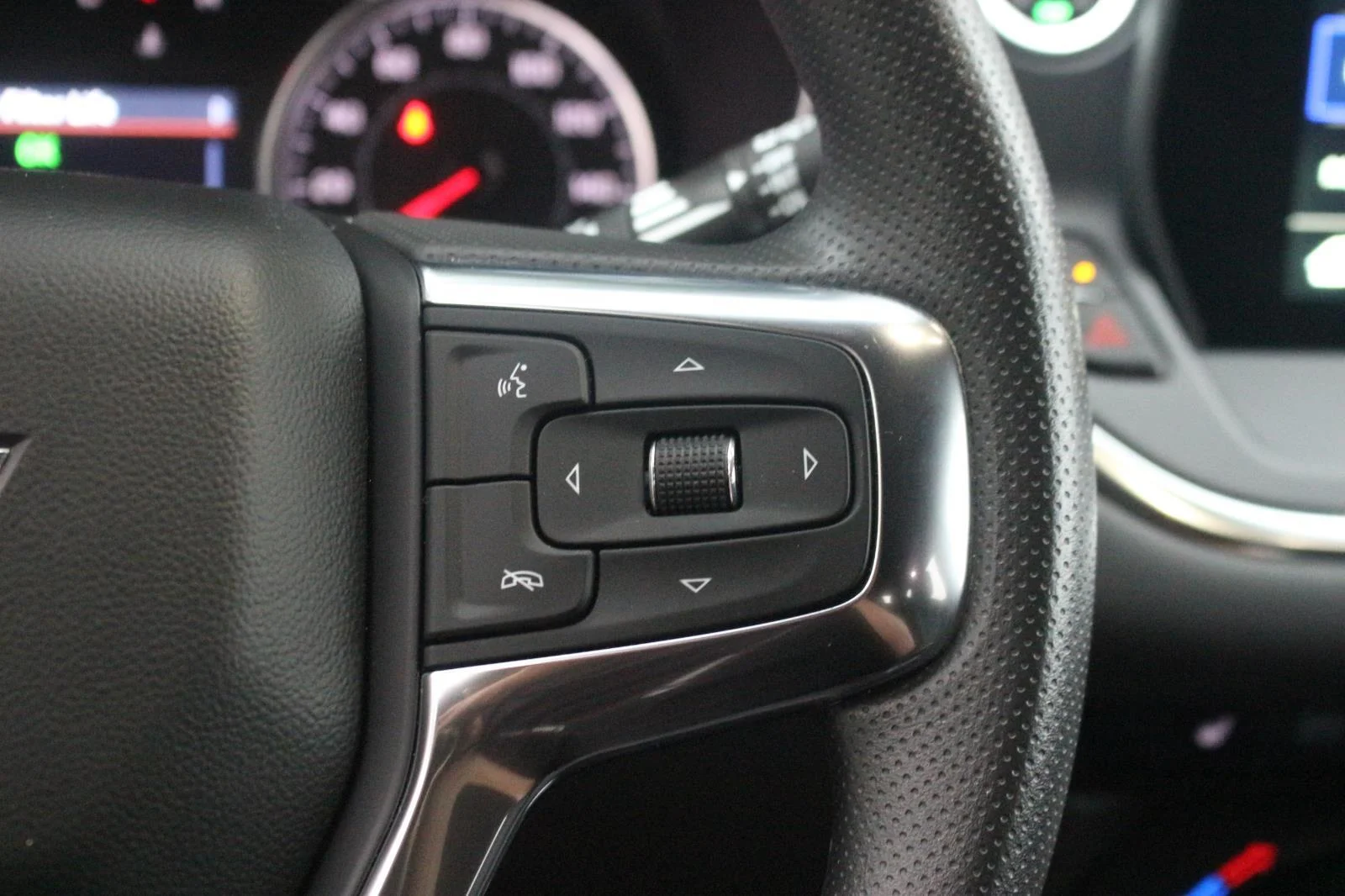 Used 2024 Black Chevrolet 2LT image 18