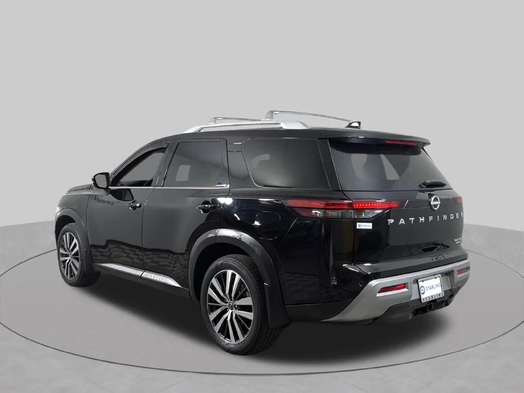 Used 2022 Black Nissan Platinum image 8