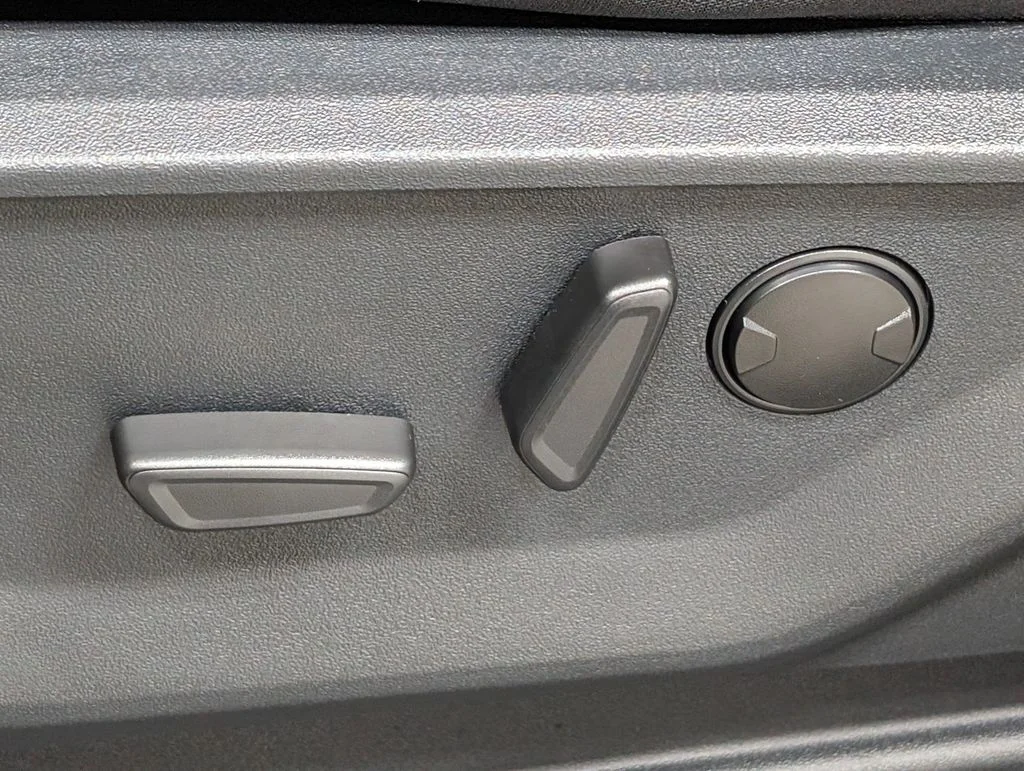 New 2026 Carbonized Gray Metallic Ford XLT image 15