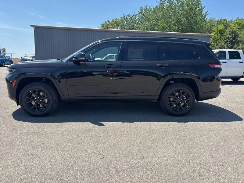 New 2026 Diamond Black Crystal Pearl-Coat Exterior Paint Jeep Altitude image 6