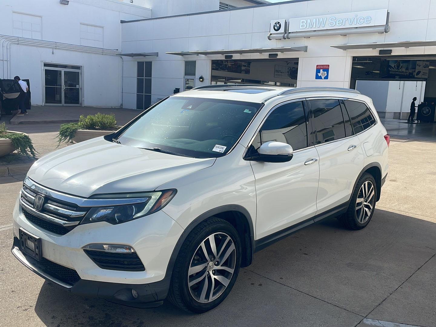 2016 Honda Pilot Touring FWD photo