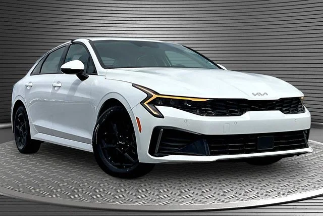 Certified Used 2025 White Kia LXS image 3