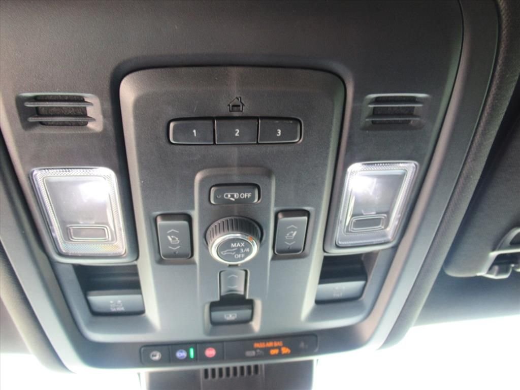 Used 2024 White GMC Denali image 31