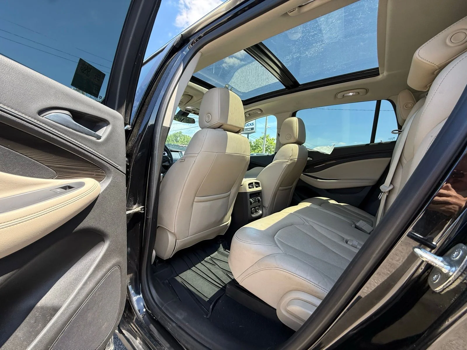 Used 2020 Black Buick Essence image 19