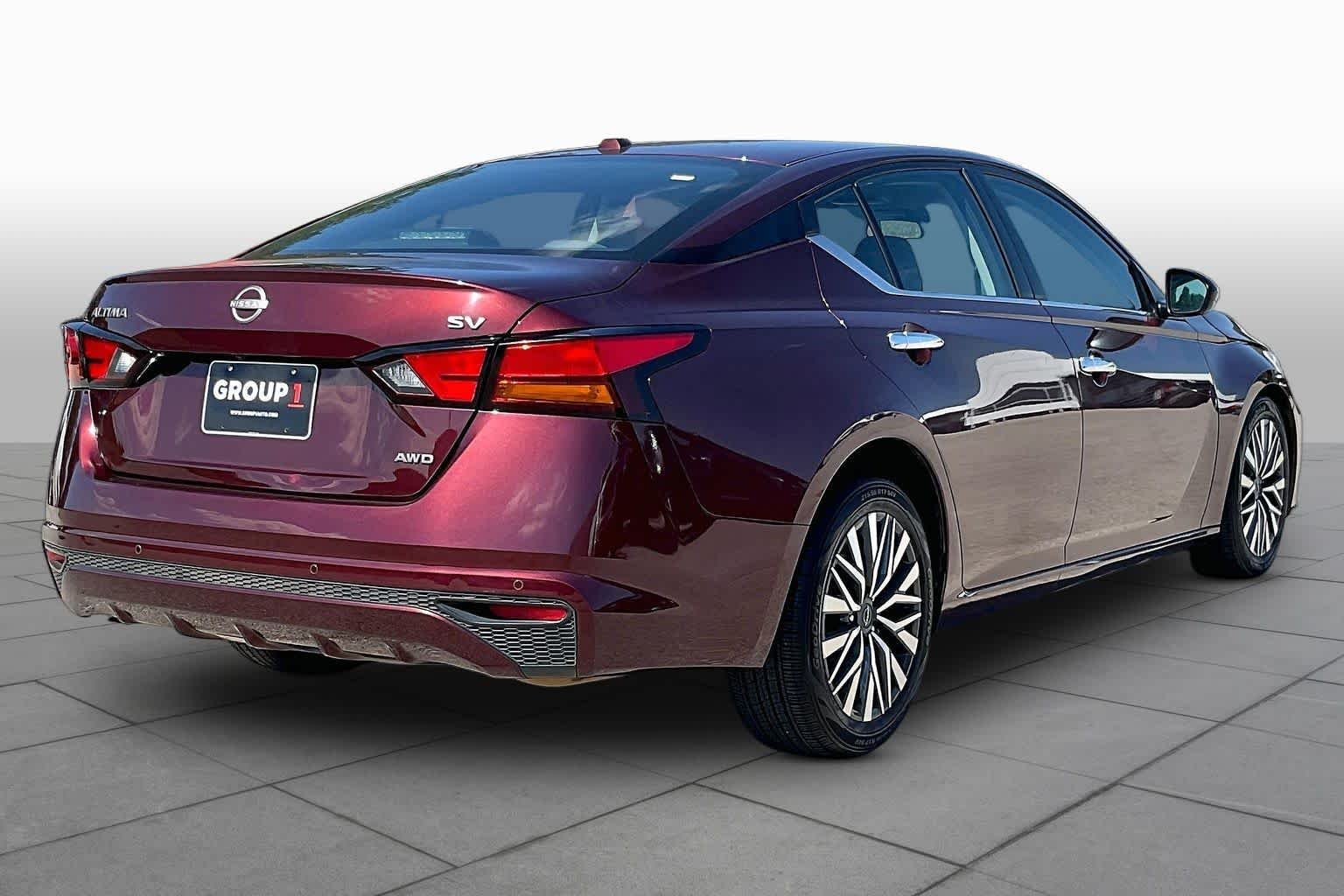 Used 2023 Garnet Pearl Metallic Nissan 2.5 SV image 13