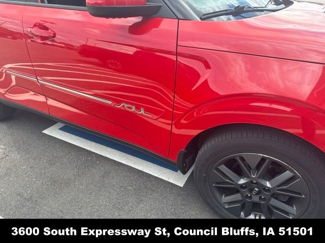 Used 2021 Red Kia EX image 9