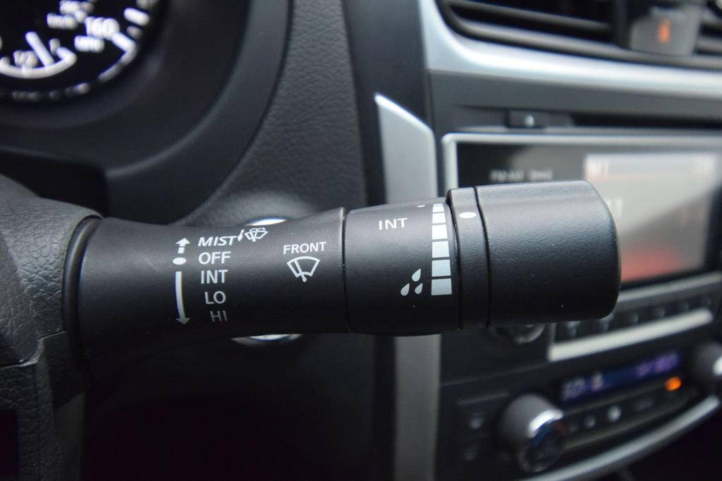 Used 2016 Silver Nissan 2.5 SV image 27