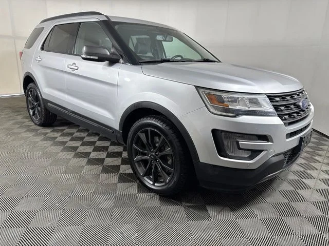 Used 2017 Ingot Silver Ford XLT image 1
