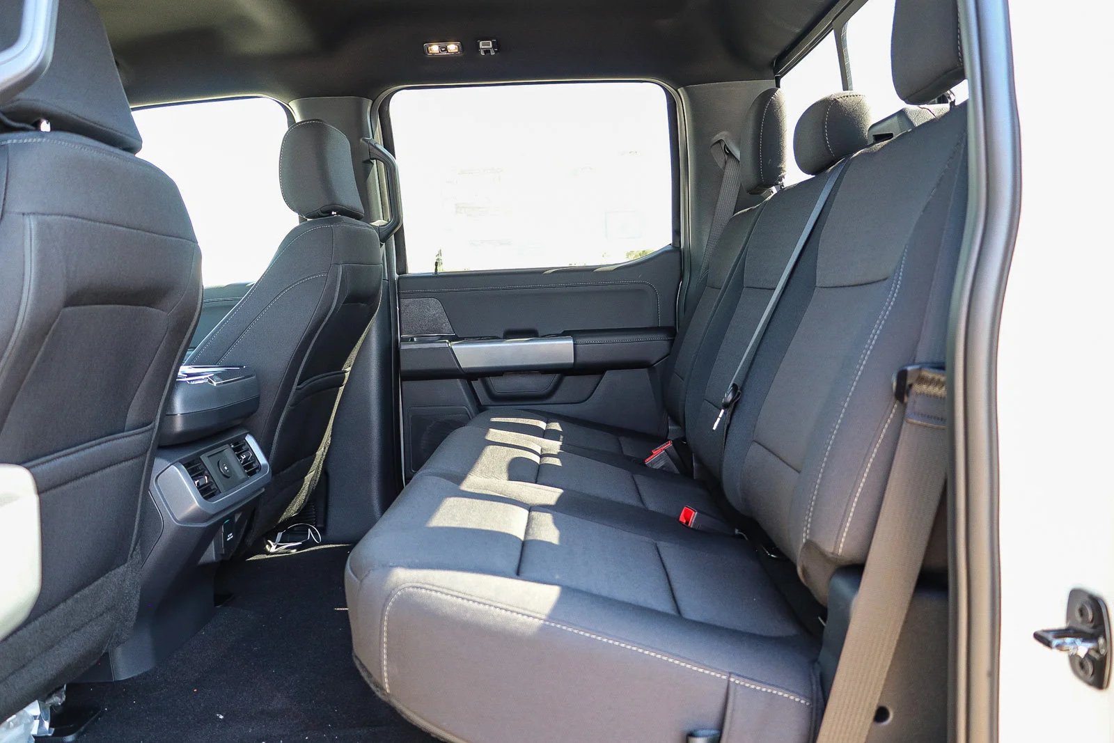 New 2026 Carbonized Gray Metallic Ford XLT image 21
