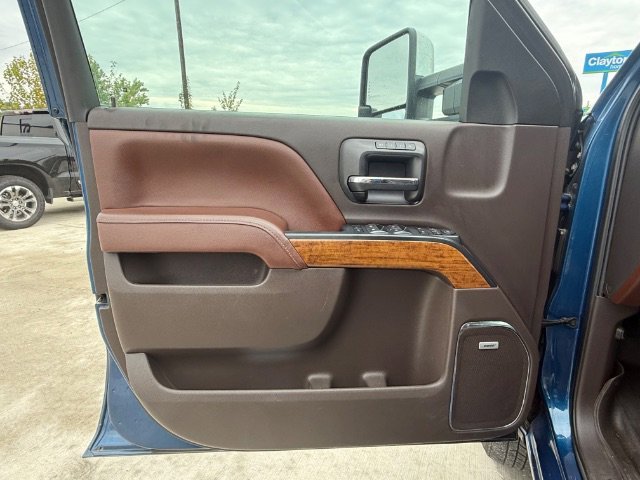 Used 2017 Deep Ocean Blue Metallic Chevrolet High Country image 22