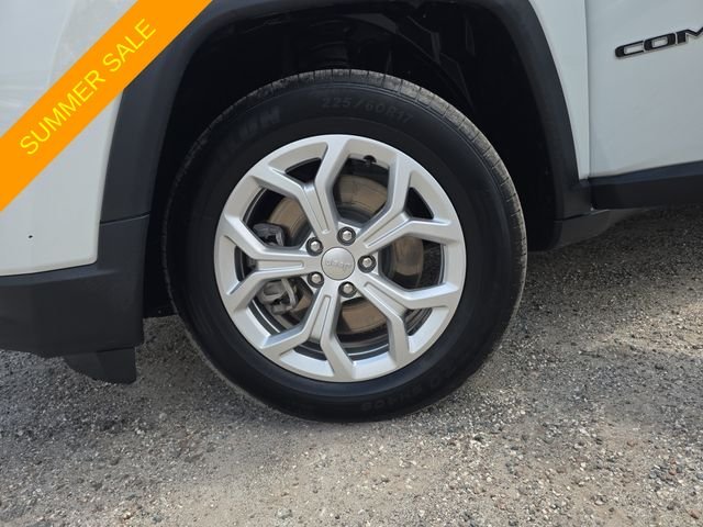 Certified Used 2024 White Jeep Latitude image 28
