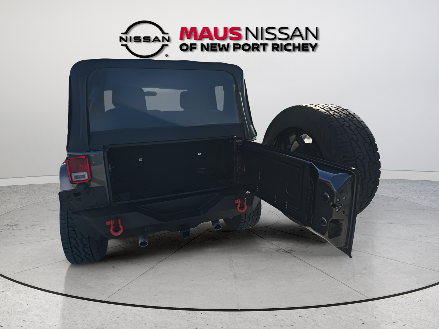 Used 2017 Gray Jeep Sahara image 9