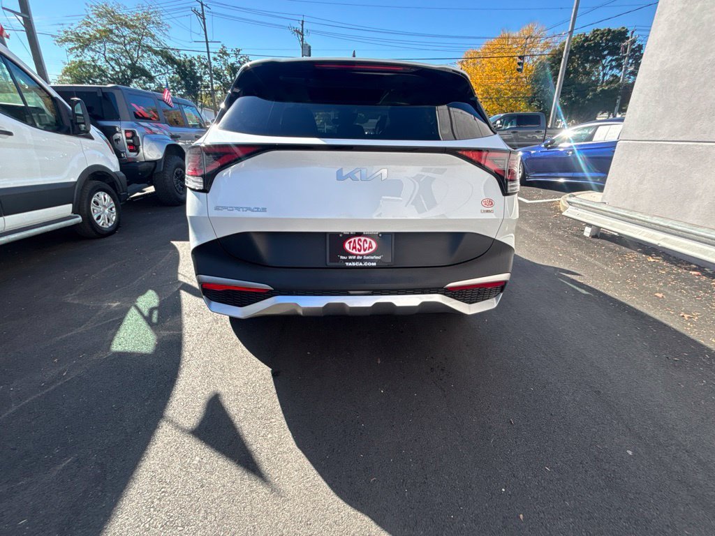 Used 2023 White Kia EX image 5