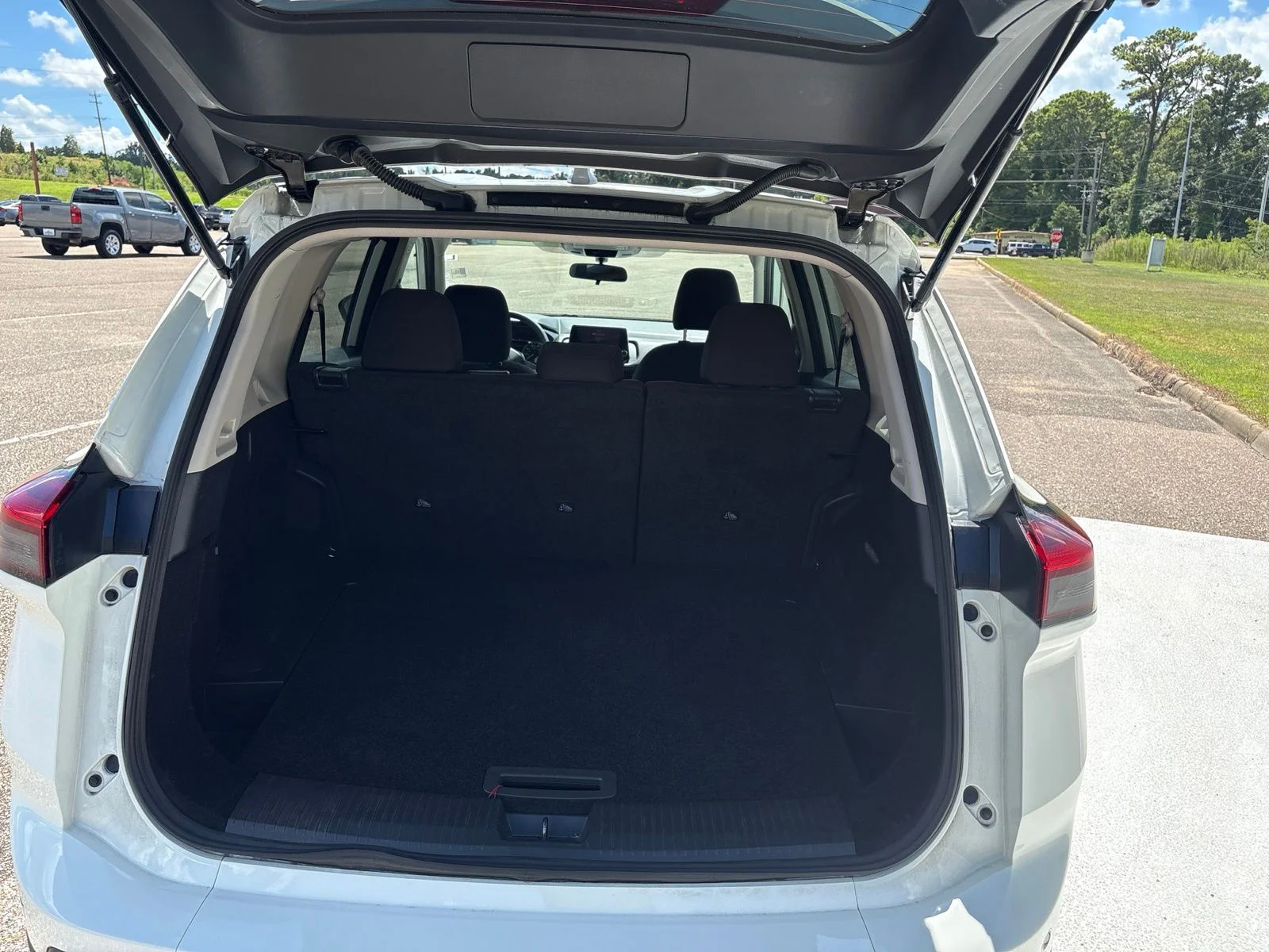 Used 2025 White Nissan S image 8