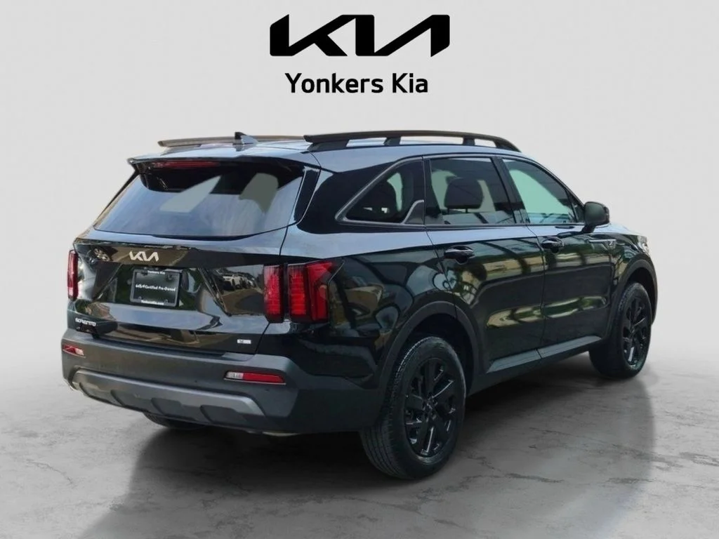 Used 2023 Black Kia X-Line S image 6