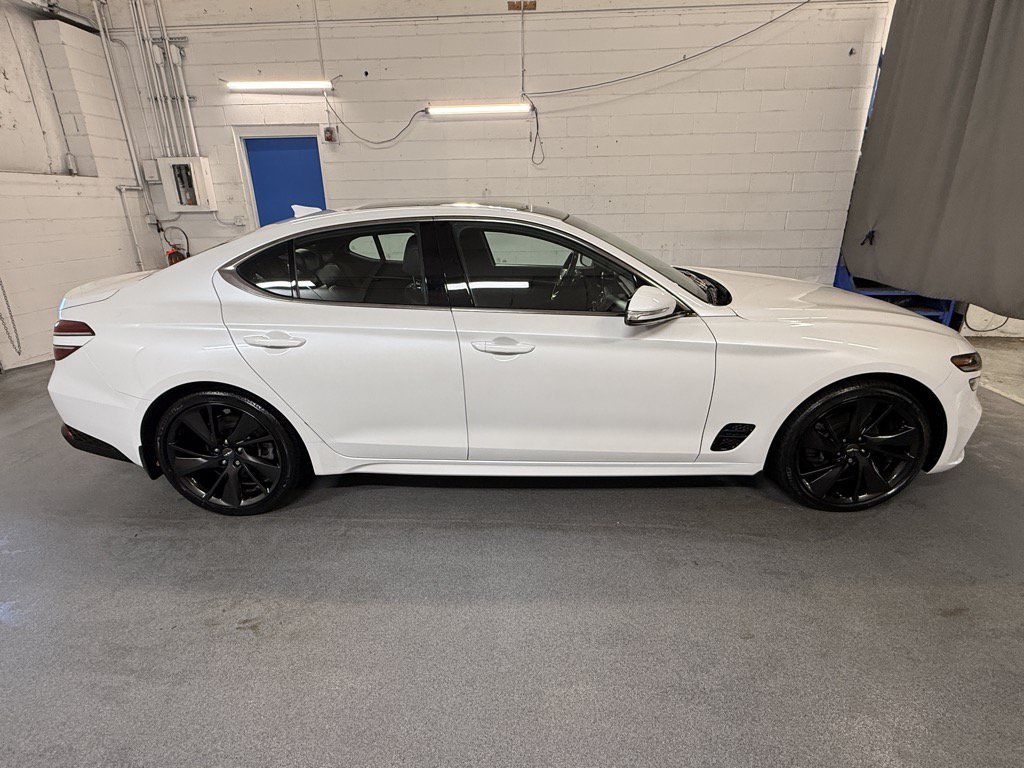 Used 2023 Uyuni White Genesis 2.0T image 12