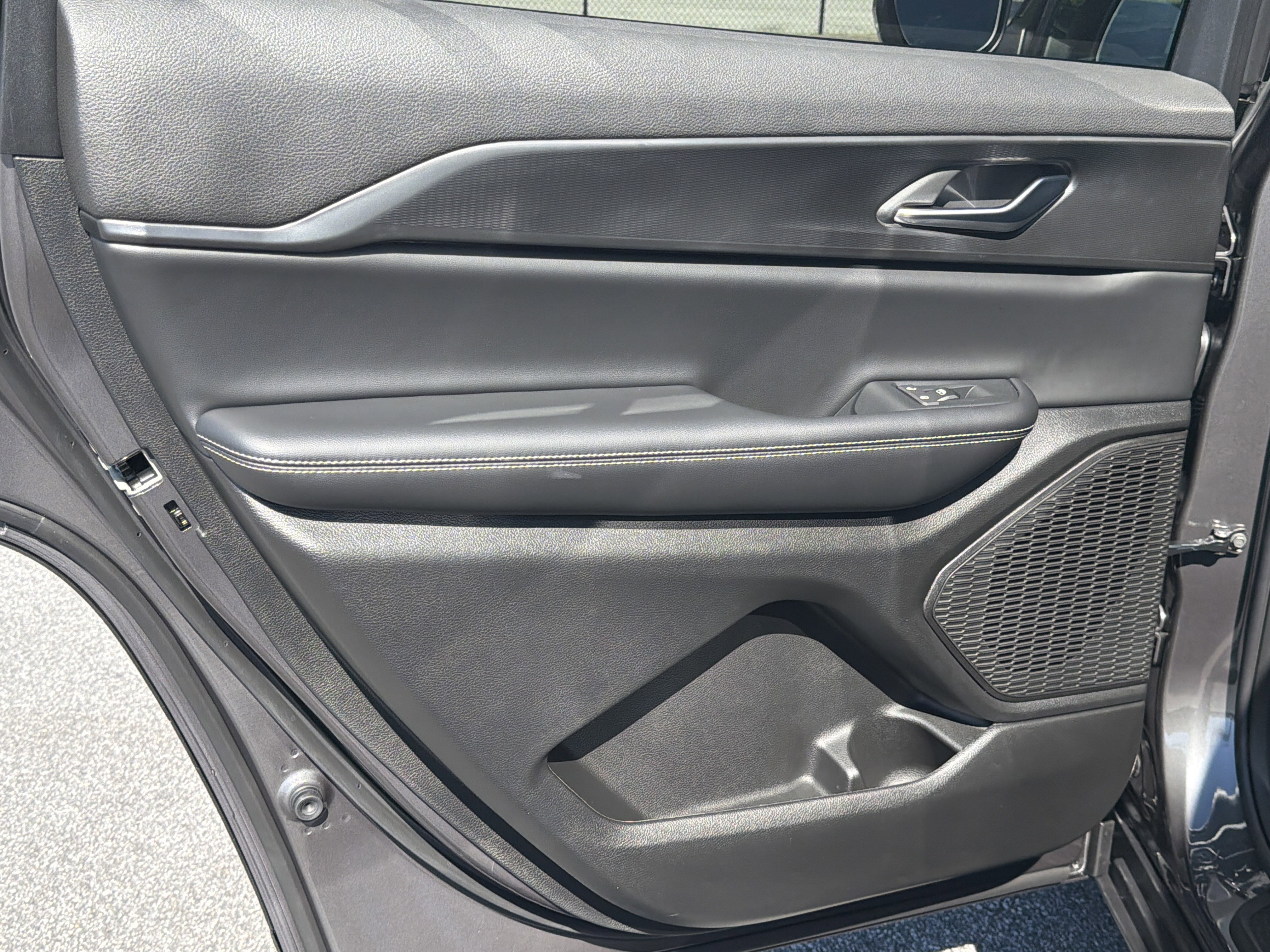 New 2026 Baltic Gray Metallic Clear-Coat Exterior Paint Jeep Laredo image 27