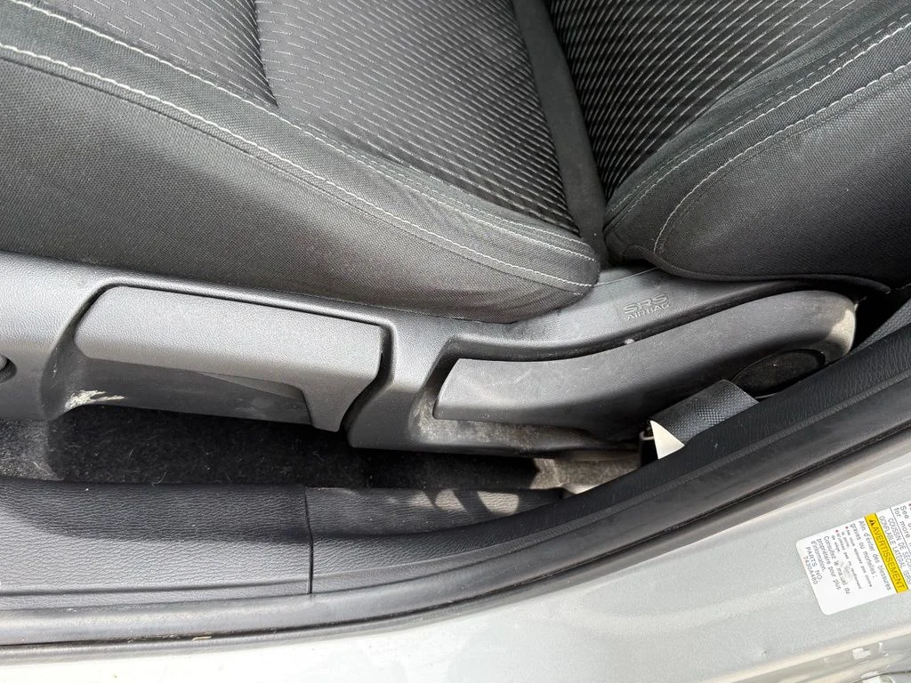 Used 2022  Mitsubishi ES image 12