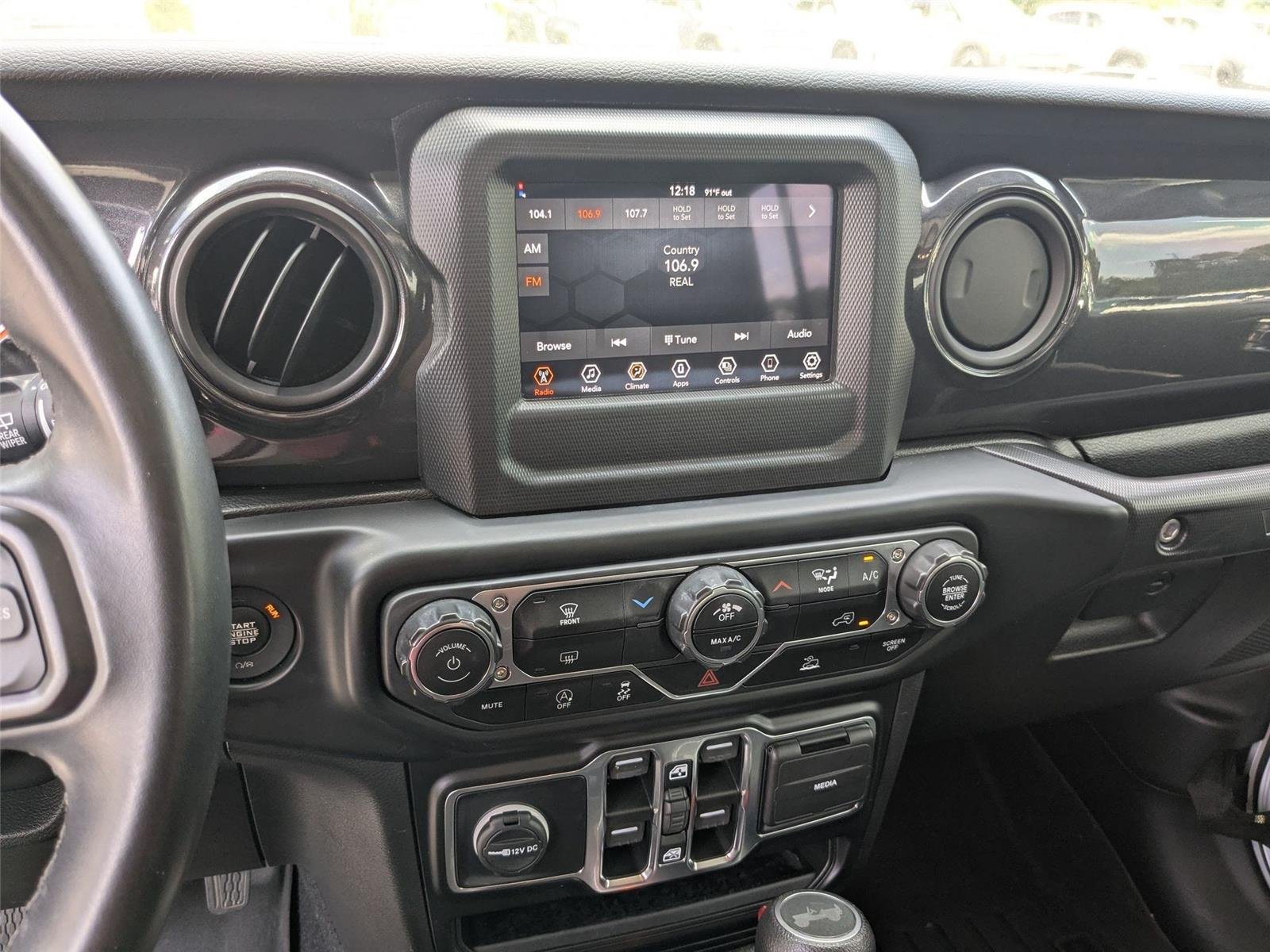 Used 2022 Bright White Clearcoat Jeep Unlimited Sport Altitude image 25