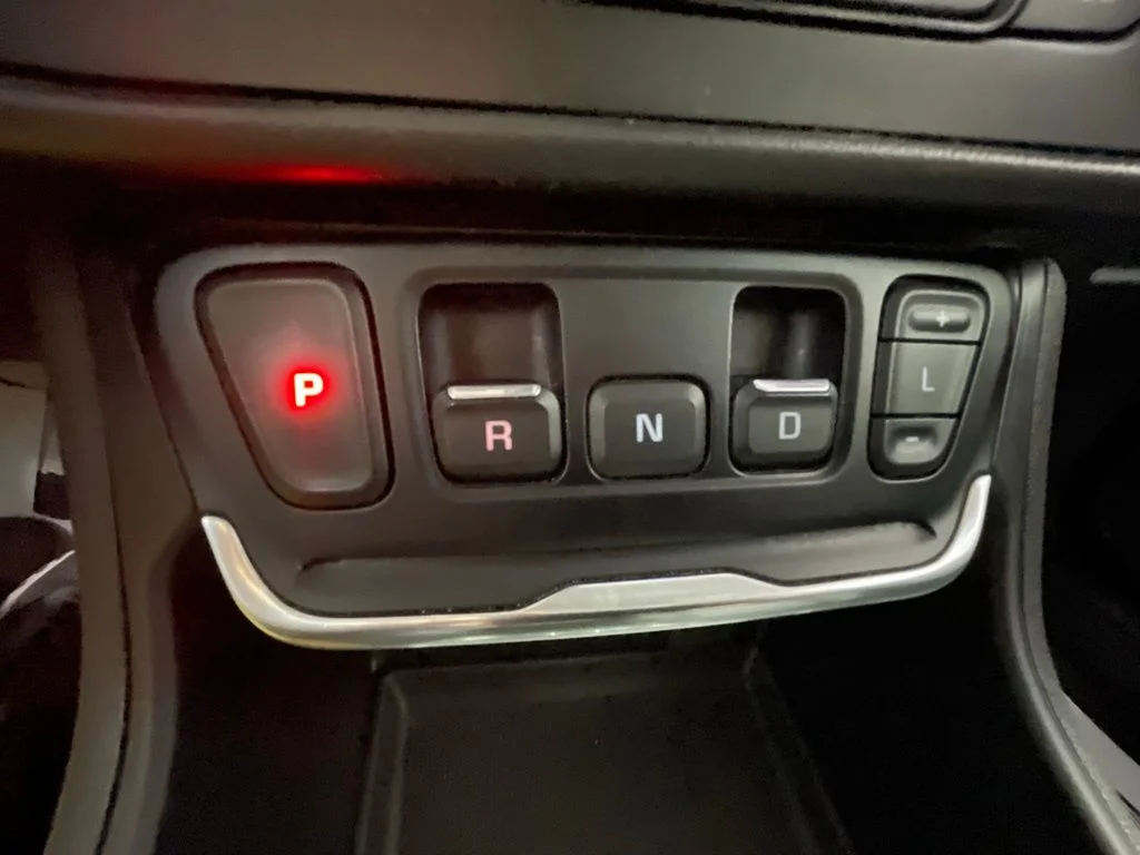 Used 2020 White GMC SLT image 20