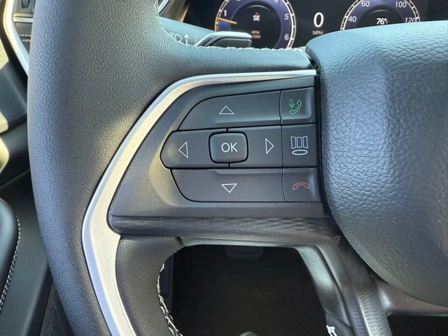 New 2025 Silver Zynith Exterior Paint Jeep Laredo image 18