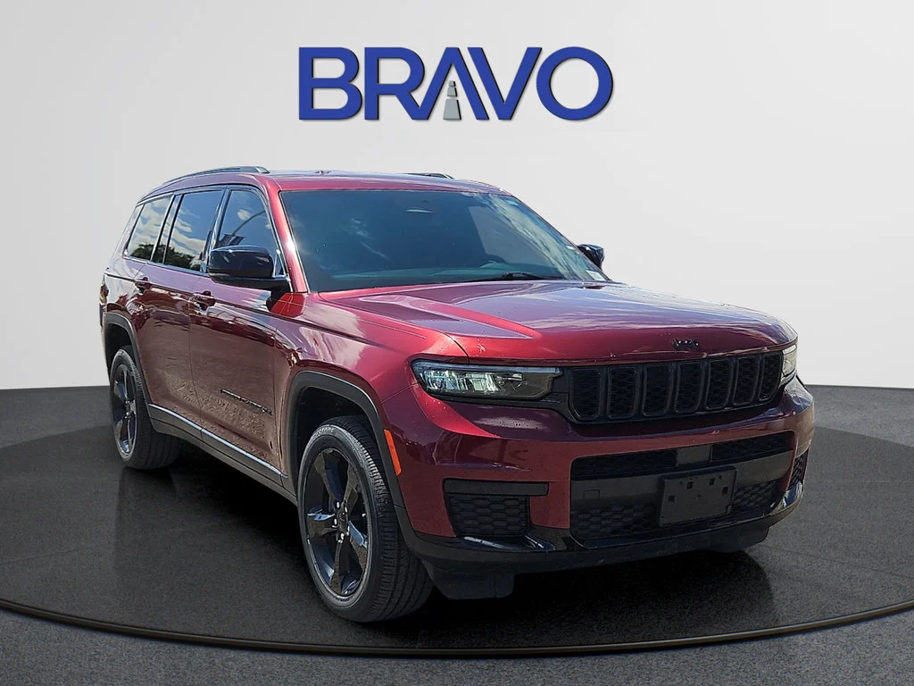 Used 2022 Red Jeep Altitude 4x4 image 6