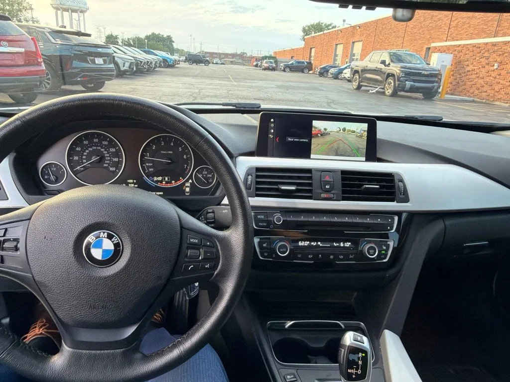 Used 2018 White BMW 320i xDrive image 13