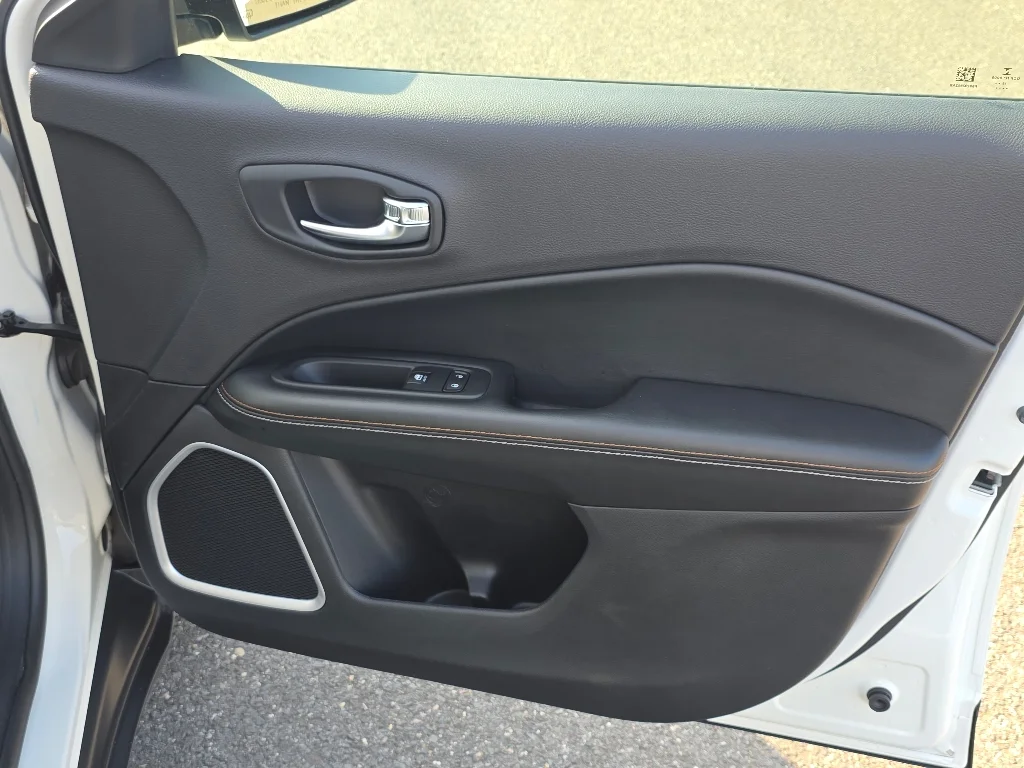 Used 2017 White Clear Coat Jeep Latitude image 20