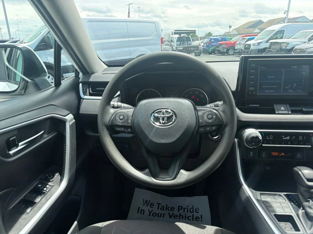 Used 2019 White Toyota XLE image 14