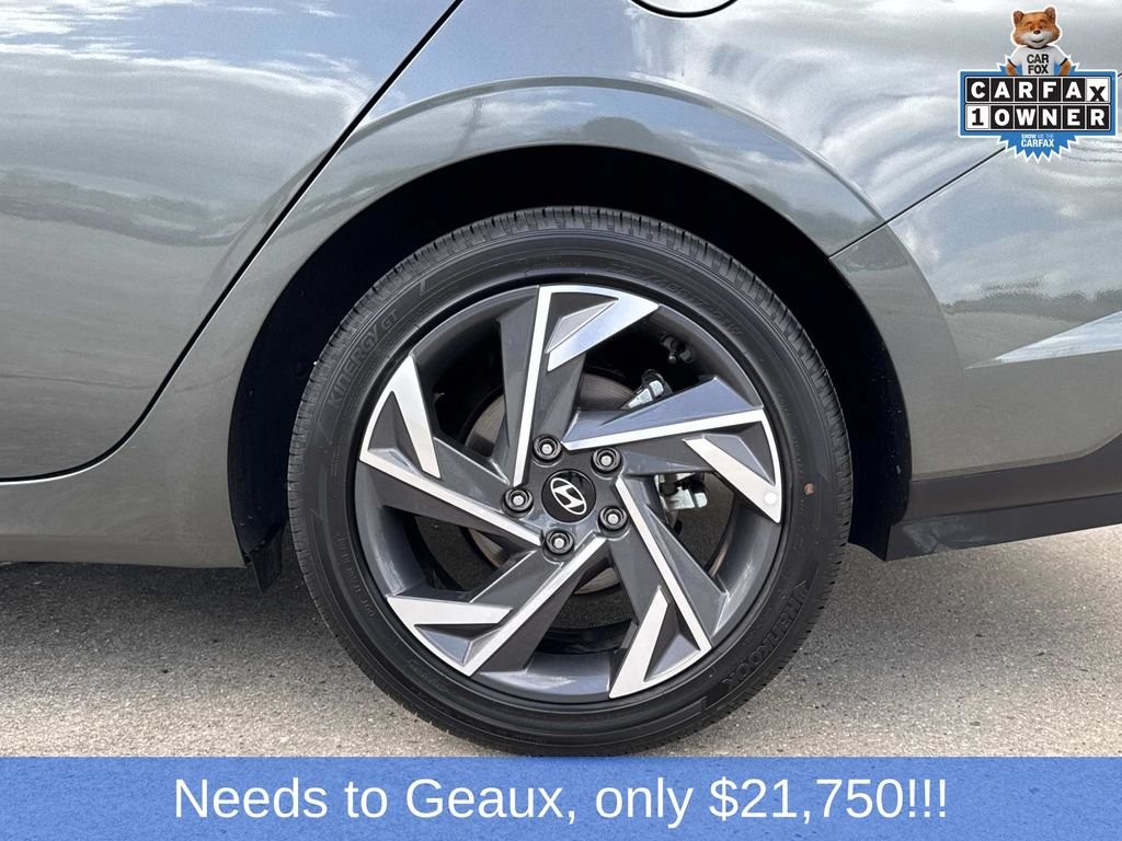 Used 2025 Gray Hyundai SEL Convenience image 9